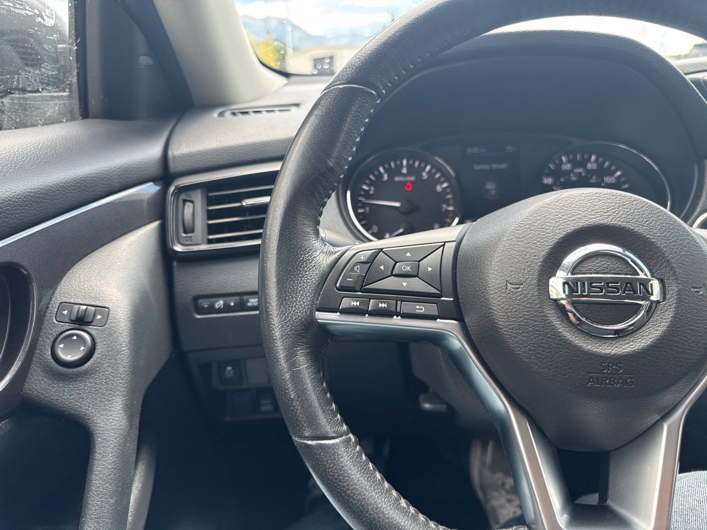Used 2018 Nissan Rogue SV AWD/4WD image 22