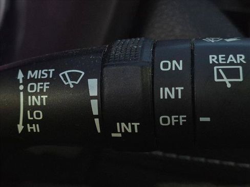 Used 2021 Toyota RAV4 XLE w/ Convenience Package FWD image 12