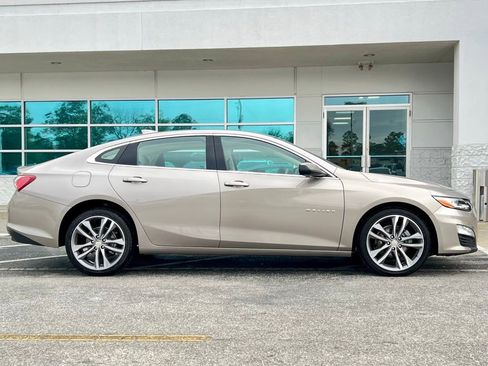 Used 2024 Chevrolet Malibu LT image 3