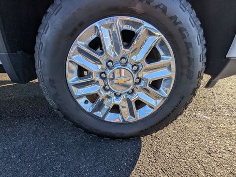 Used 2024 Chevrolet Silverado 3500 High Country w/ Technology Package image 9