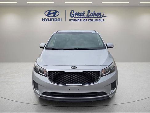 Used 2017 Kia Sedona LX FWD image 2
