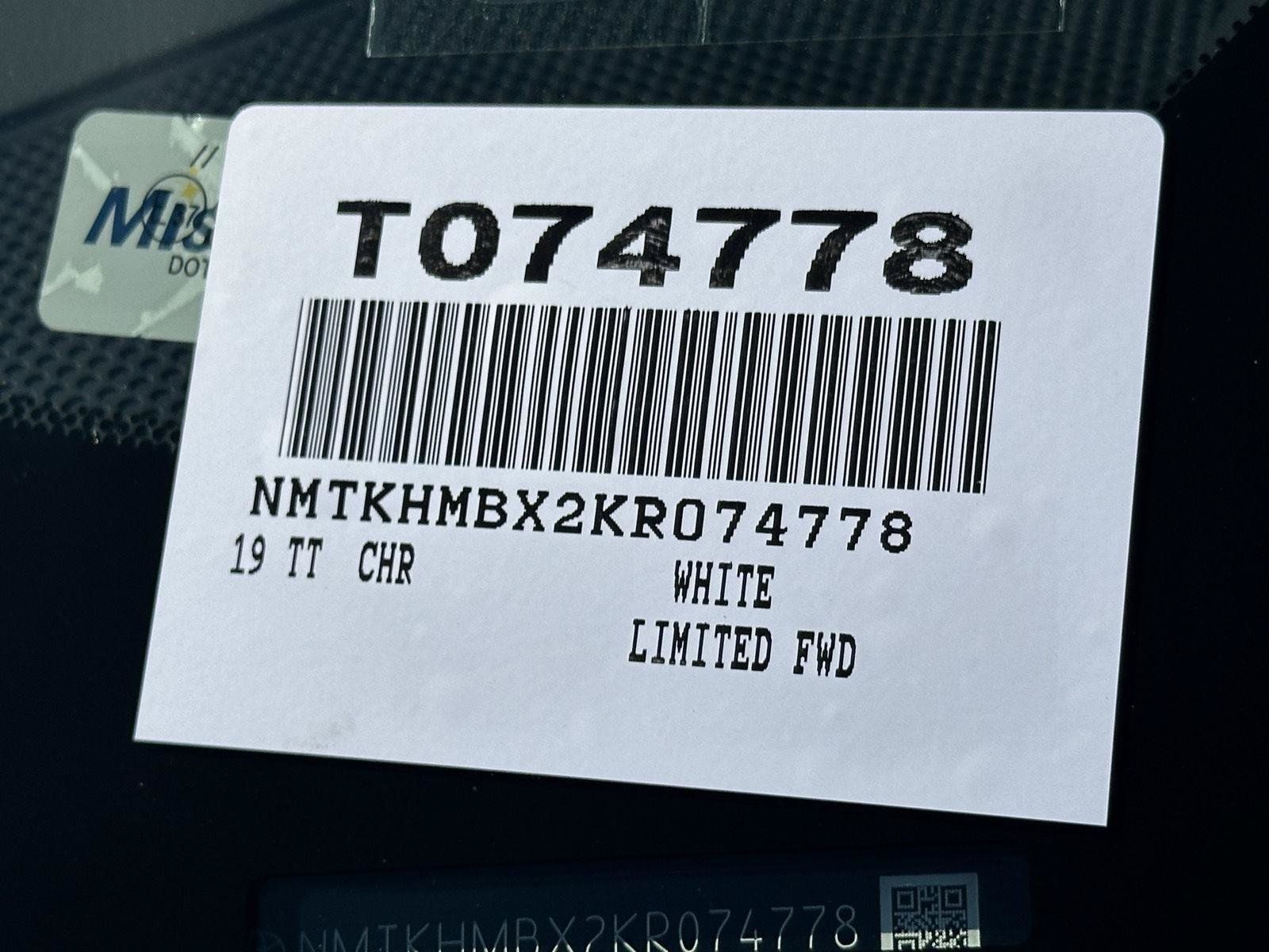 Used 2019 Toyota C-HR Limited FWD image 15