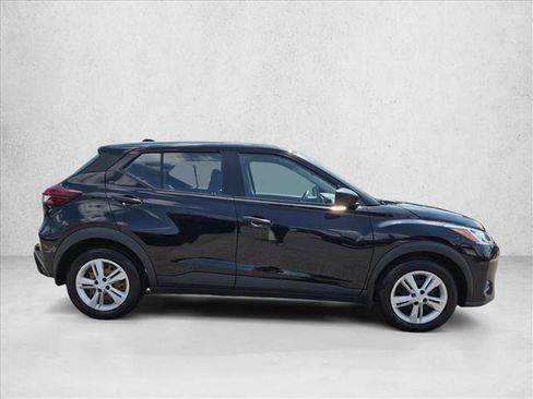 Used 2023 Nissan Kicks S FWD image 5