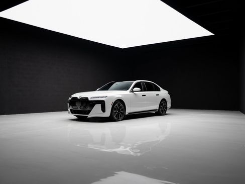 Used 2024 BMW 760i xDrive image 85