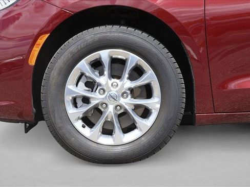 Used 2022 Chrysler Pacifica Touring-L AWD/4WD image 9