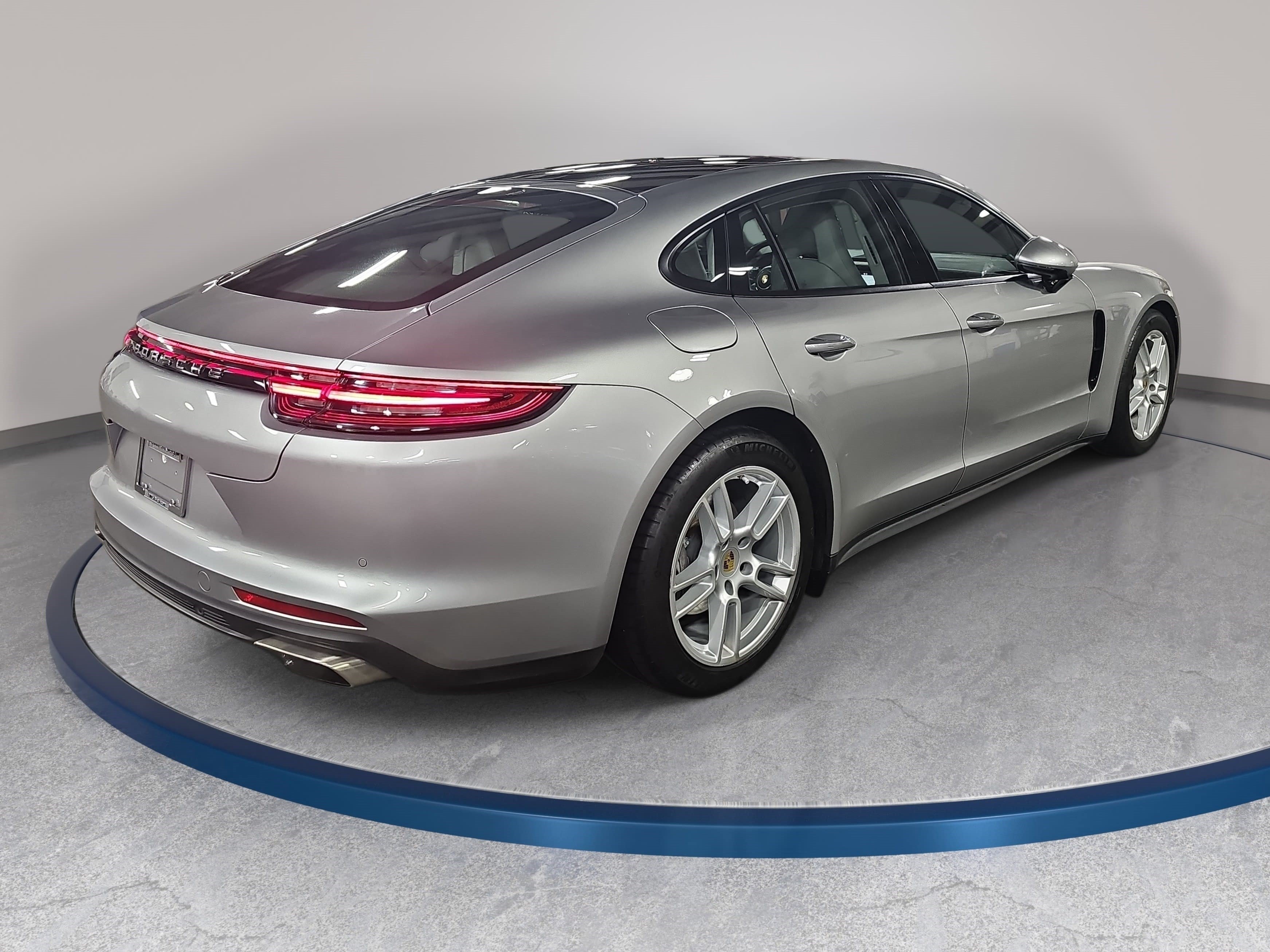 Used 2018 Porsche Panamera 4 AWD/4WD image 5