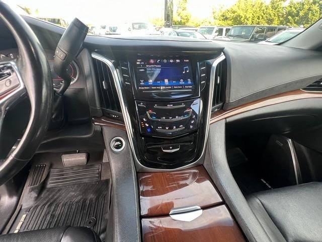 Used 2019 Cadillac Escalade Luxury AWD/4WD image 15