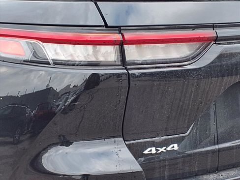 Used 2025 Jeep Grand Cherokee Limited image 24