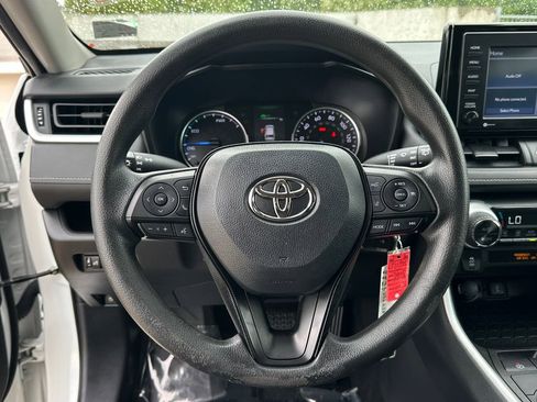 Used 2021 Toyota RAV4 LE image 20