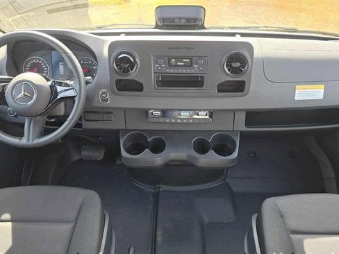Used 2025 Mercedes-Benz Sprinter 2500 image 15