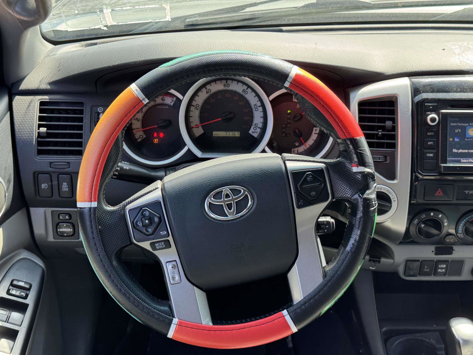 Used 2015 Toyota Tacoma 4x4 Double Cab w/ TRD Off-Road Package image 11