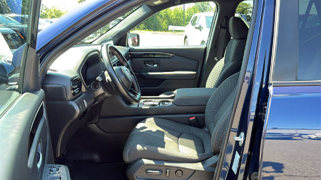 Used 2025 Honda Pilot Sport image 10