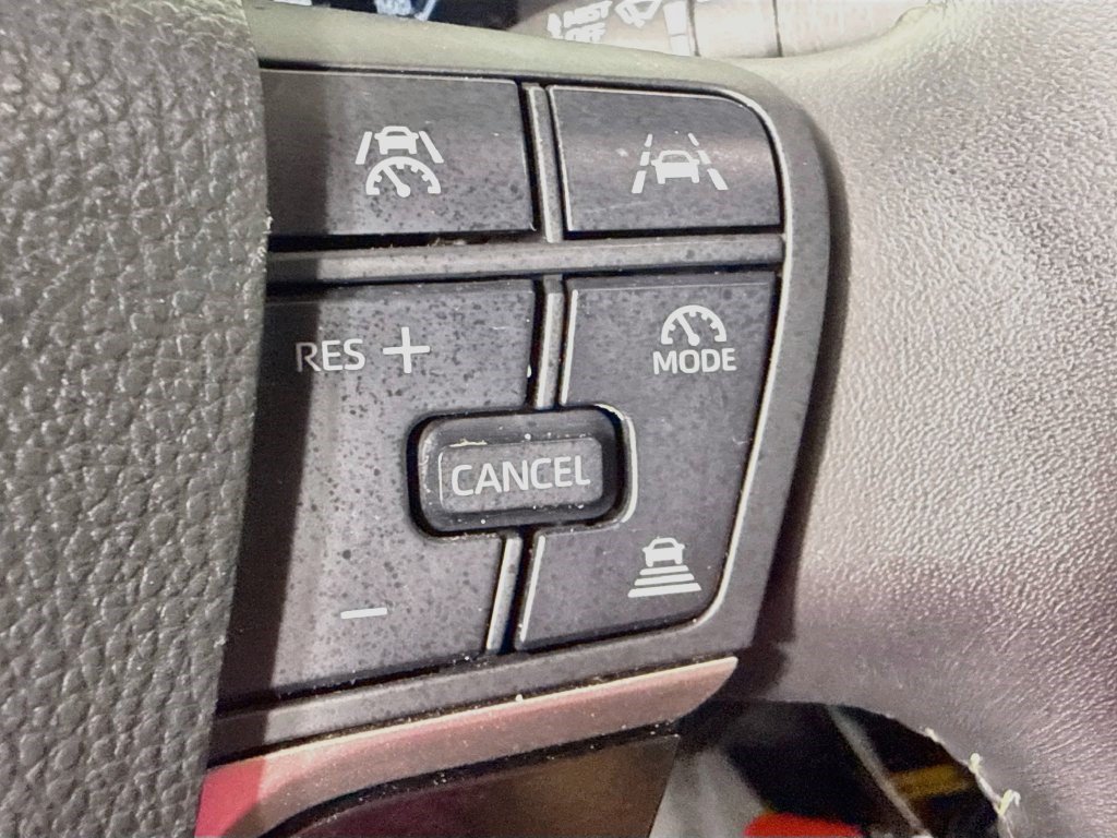 Used 2025 Toyota Camry XLE FWD image 14