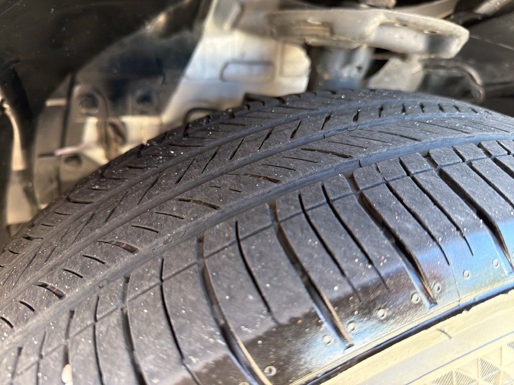 Used 2025 Nissan Rogue S AWD/4WD image 12