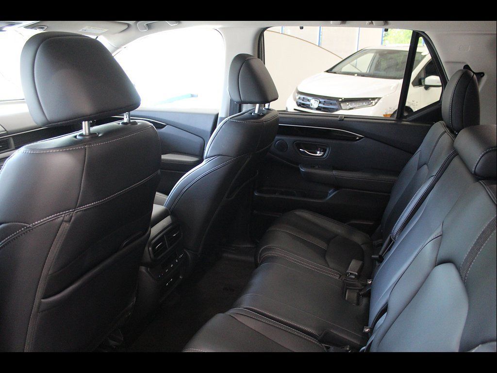 Certified 2025 Honda Pilot Touring image 16