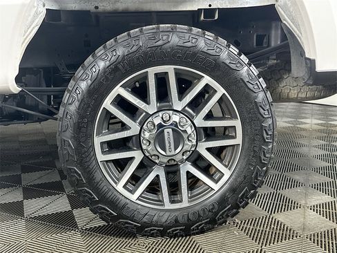 Used 2017 Ford F250 Lariat w/ FX4 Off-Road Package image 35