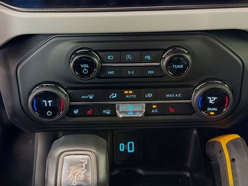 Used 2023 Ford Bronco Badlands image 19