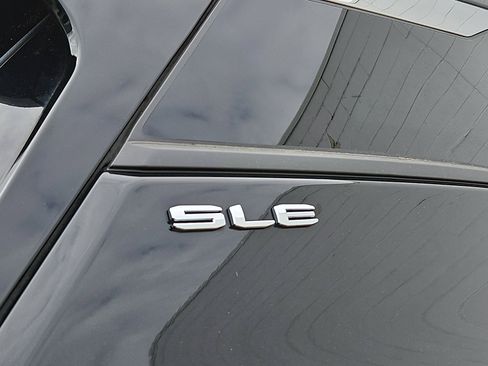 Used 2023 GMC Terrain SLE w/ Driver Convenience Package FWD image 10