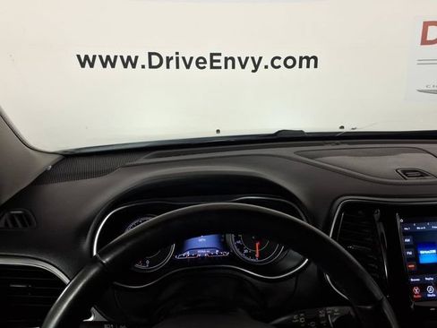 Used 2019 Jeep Cherokee Limited AWD/4WD image 25