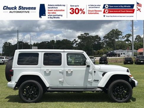 Used 2022 Jeep Wrangler Unlimited Sahara AWD/4WD image 5