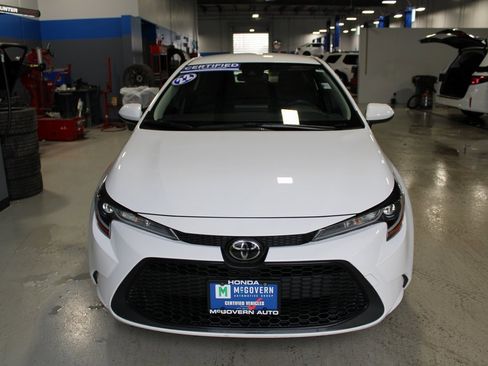 Used 2022 Toyota Corolla LE image 3