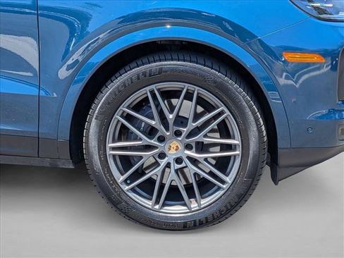Used 2024 Porsche Cayenne AWD/4WD image 26