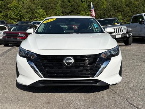 Used 2024 Nissan Sentra SV FWD image 2