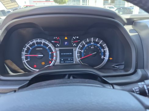 Used 2019 Toyota 4Runner Limited AWD/4WD image 10