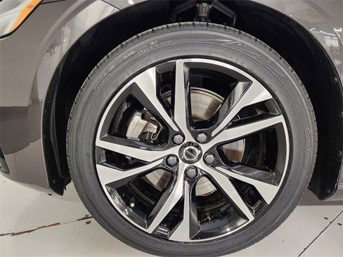 Used 2024 Volvo S60 B5 Core image 8