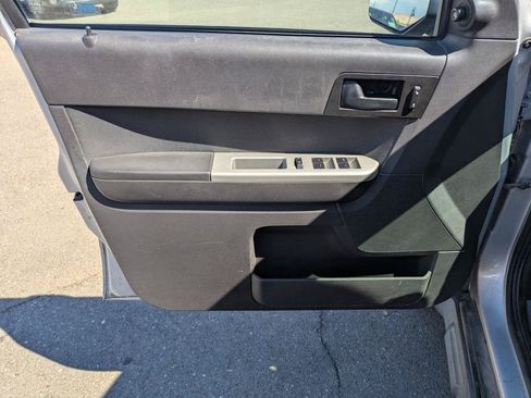 Used 2011 Ford Escape XLT AWD/4WD image 10