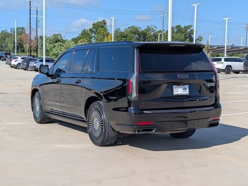 Used 2022 Cadillac Escalade ESV Sport Platinum AWD/4WD image 4