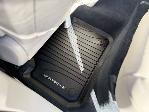 Used 2020 Porsche Cayenne AWD image 29