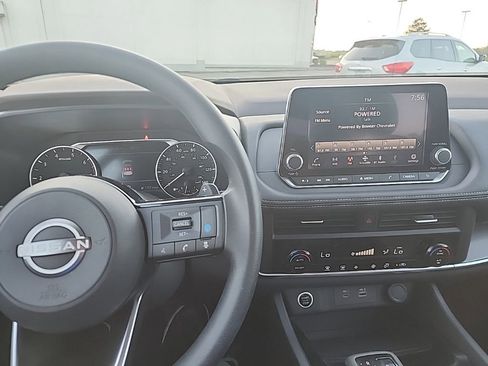 Used 2023 Nissan Rogue SV AWD/4WD image 11