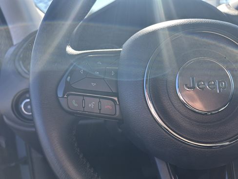 Used 2018 Jeep Renegade Altitude image 18
