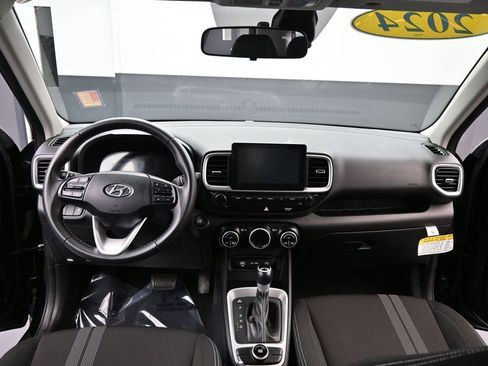 Certified 2024 Hyundai Venue SEL FWD image 10