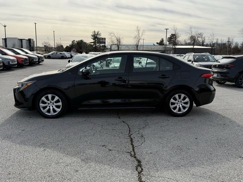 Used 2022 Toyota Corolla LE image 4