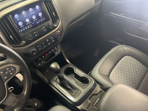 Used 2022 Chevrolet Colorado Z71 w/ Z71 Midnight Edition image 24