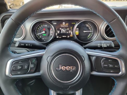 Used 2023 Jeep Wrangler Unlimited Rubicon 4xe AWD/4WD image 9