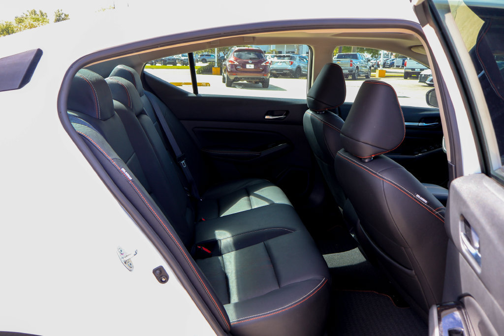 Used 2024 Nissan Altima 2.5 SR w/ SR Premium Package FWD image 10