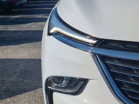 Used 2023 Buick Enclave Essence image 10