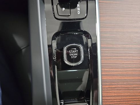 Used 2025 Volvo V60 B5 Cross Country Plus image 13