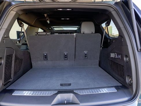 Used 2025 Chevrolet Suburban Z71 w/ Comfort Package image 23