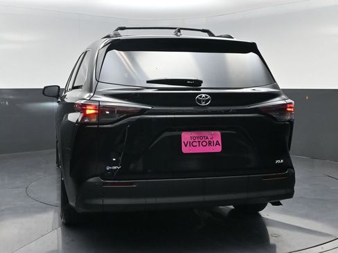 New 2026 Toyota Sienna XLE FWD image 16