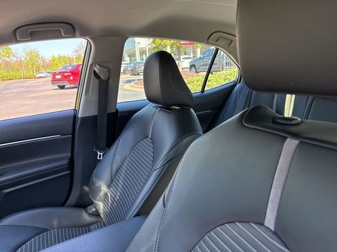 Used 2024 Toyota Camry SE image 8