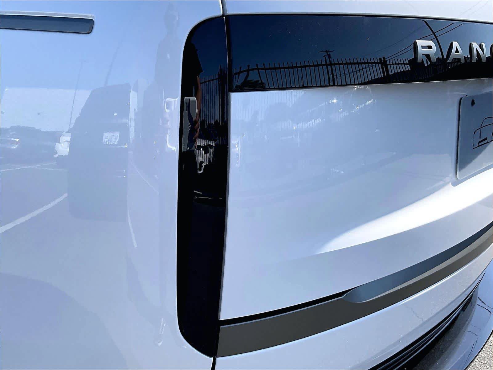 New 2026 Land Rover Range Rover Long Wheelbase SE AWD/4WD image 25
