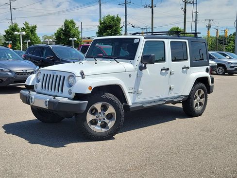 Used 2017 Jeep Wrangler Unlimited Sahara w/ Max Tow Package AWD/4WD image 28