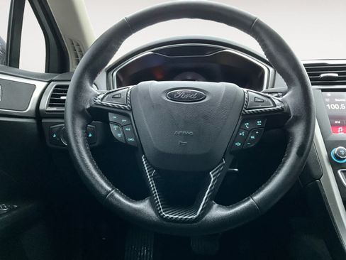 Used 2018 Ford Fusion SE w/ Fusion SE Technology Package FWD image 12