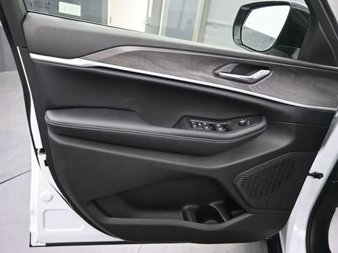 New 2026 Jeep Grand Cherokee L 4WD image 12