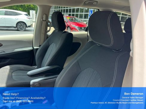 Used 2021 Chrysler Voyager L FWD image 9