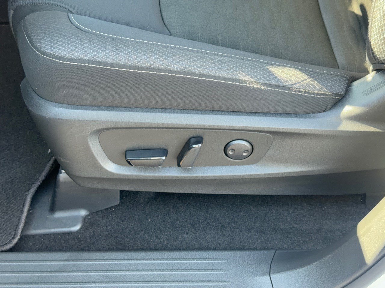 Used 2025 Nissan Pathfinder SV FWD image 20
